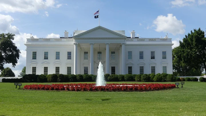 White house landscape photo