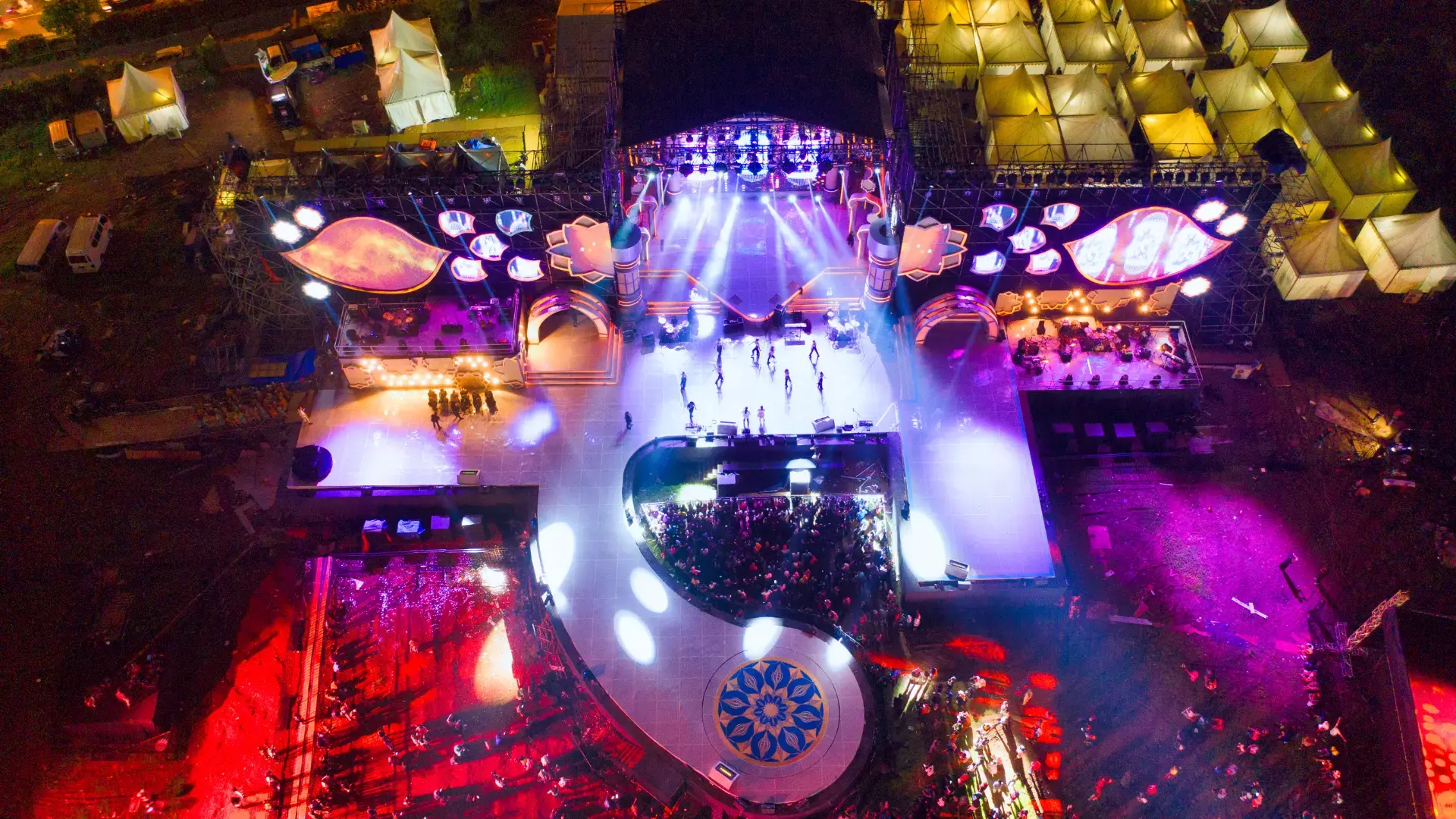 Concert stage aerial