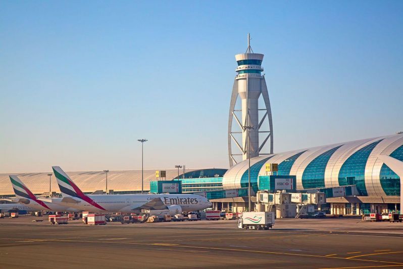 Drone grounds Dubai-International-airport