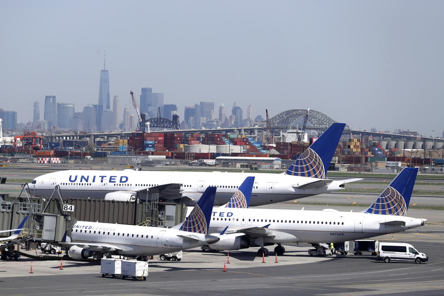 newark airport drone sighting planes